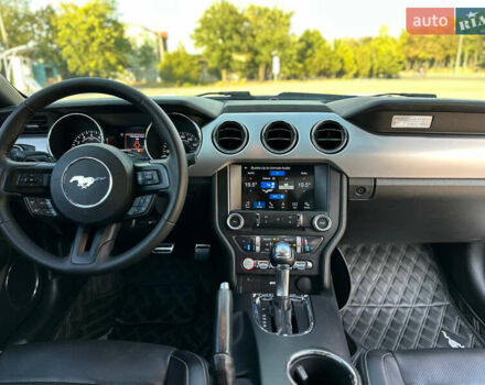 Серый Форд Мустанг, объемом двигателя 2.26 л и пробегом 161 тыс. км за 13599 $, фото 22 на Automoto.ua