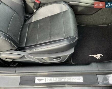 Серый Форд Мустанг, объемом двигателя 2.26 л и пробегом 98 тыс. км за 16700 $, фото 27 на Automoto.ua