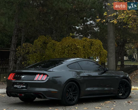 Серый Форд Мустанг, объемом двигателя 2.26 л и пробегом 99 тыс. км за 14999 $, фото 6 на Automoto.ua