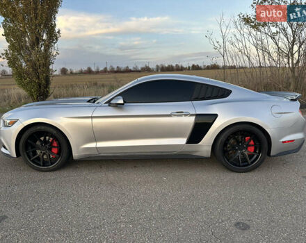 Серый Форд Мустанг, объемом двигателя 2.3 л и пробегом 173 тыс. км за 14500 $, фото 7 на Automoto.ua