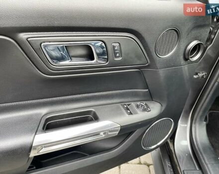 Серый Форд Мустанг, объемом двигателя 2.26 л и пробегом 98 тыс. км за 16700 $, фото 19 на Automoto.ua