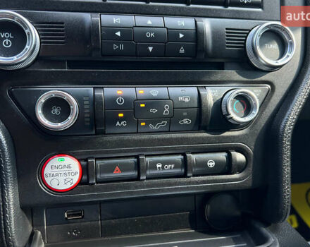 Серый Форд Мустанг, объемом двигателя 2.3 л и пробегом 91 тыс. км за 16999 $, фото 16 на Automoto.ua