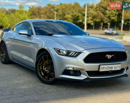 Серый Форд Мустанг, объемом двигателя 2.26 л и пробегом 161 тыс. км за 13599 $, фото 2 на Automoto.ua