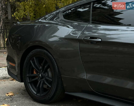 Серый Форд Мустанг, объемом двигателя 2.26 л и пробегом 99 тыс. км за 14999 $, фото 17 на Automoto.ua