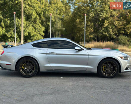 Серый Форд Мустанг, объемом двигателя 2.26 л и пробегом 161 тыс. км за 13599 $, фото 3 на Automoto.ua