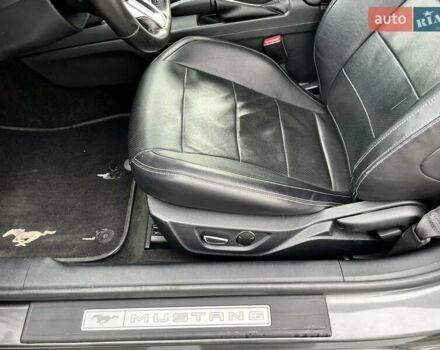 Серый Форд Мустанг, объемом двигателя 2.26 л и пробегом 98 тыс. км за 16700 $, фото 21 на Automoto.ua