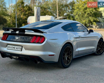 Серый Форд Мустанг, объемом двигателя 2.26 л и пробегом 161 тыс. км за 13599 $, фото 4 на Automoto.ua