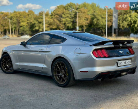Серый Форд Мустанг, объемом двигателя 2.26 л и пробегом 161 тыс. км за 13599 $, фото 6 на Automoto.ua
