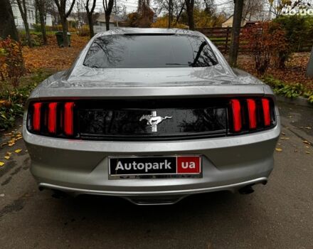 Серый Форд Мустанг, объемом двигателя 3.7 л и пробегом 126 тыс. км за 18440 $, фото 6 на Automoto.ua