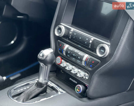 Серый Форд Мустанг, объемом двигателя 2.26 л и пробегом 80 тыс. км за 17500 $, фото 19 на Automoto.ua