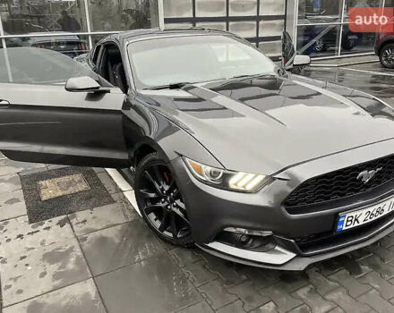Серый Форд Мустанг, объемом двигателя 2.26 л и пробегом 162 тыс. км за 14999 $, фото 3 на Automoto.ua