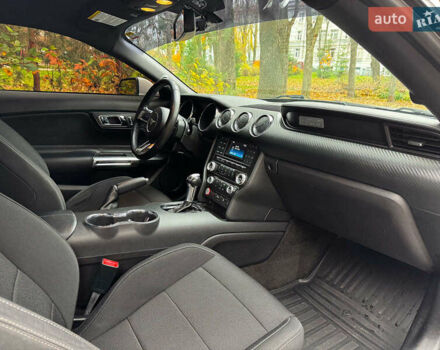 Серый Форд Мустанг, объемом двигателя 3.7 л и пробегом 126 тыс. км за 18440 $, фото 26 на Automoto.ua