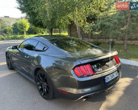 Серый Форд Мустанг, объемом двигателя 2.26 л и пробегом 162 тыс. км за 16750 $, фото 2 на Automoto.ua