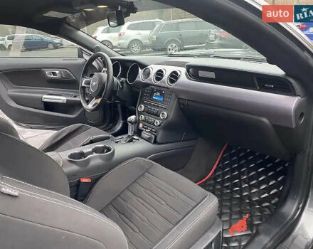 Серый Форд Мустанг, объемом двигателя 2.26 л и пробегом 162 тыс. км за 16750 $, фото 15 на Automoto.ua