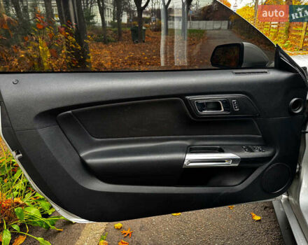 Серый Форд Мустанг, объемом двигателя 3.7 л и пробегом 126 тыс. км за 18440 $, фото 10 на Automoto.ua