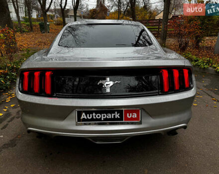 Серый Форд Мустанг, объемом двигателя 3.7 л и пробегом 126 тыс. км за 18440 $, фото 5 на Automoto.ua