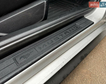 Серый Форд Мустанг, объемом двигателя 3.7 л и пробегом 126 тыс. км за 18440 $, фото 28 на Automoto.ua