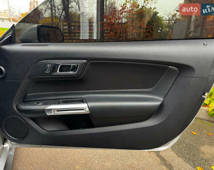 Серый Форд Мустанг, объемом двигателя 3.7 л и пробегом 126 тыс. км за 18440 $, фото 25 на Automoto.ua