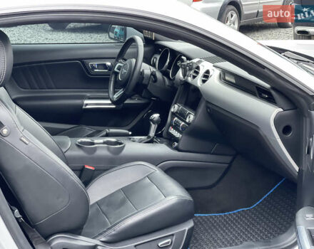 Серый Форд Мустанг, объемом двигателя 2.26 л и пробегом 80 тыс. км за 17500 $, фото 18 на Automoto.ua