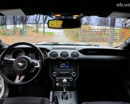 Серый Форд Мустанг, объемом двигателя 3.7 л и пробегом 126 тыс. км за 18440 $, фото 24 на Automoto.ua