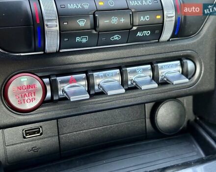 Серый Форд Мустанг, объемом двигателя 2.26 л и пробегом 107 тыс. км за 18000 $, фото 16 на Automoto.ua