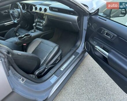 Серый Форд Мустанг, объемом двигателя 4.95 л и пробегом 67 тыс. км за 27600 $, фото 20 на Automoto.ua