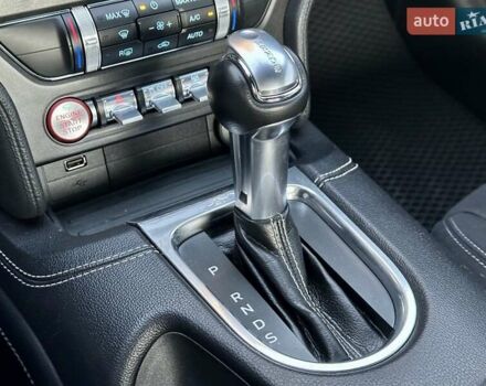 Серый Форд Мустанг, объемом двигателя 2.26 л и пробегом 107 тыс. км за 18000 $, фото 17 на Automoto.ua