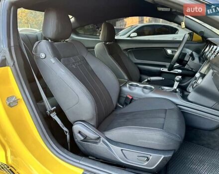 Серый Форд Мустанг, объемом двигателя 2.26 л и пробегом 107 тыс. км за 18000 $, фото 7 на Automoto.ua