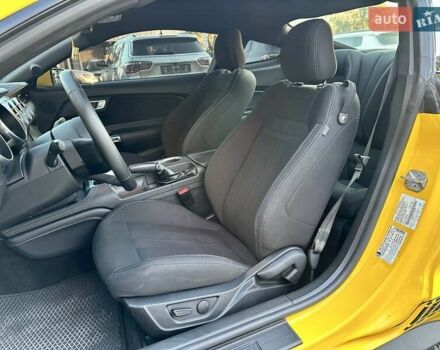 Серый Форд Мустанг, объемом двигателя 2.26 л и пробегом 107 тыс. км за 18000 $, фото 6 на Automoto.ua