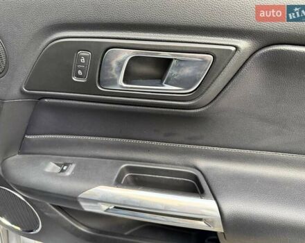 Серый Форд Мустанг, объемом двигателя 2.26 л и пробегом 85 тыс. км за 21500 $, фото 28 на Automoto.ua