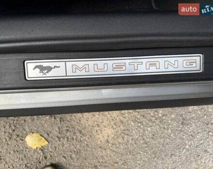 Серый Форд Мустанг, объемом двигателя 2.26 л и пробегом 85 тыс. км за 21500 $, фото 25 на Automoto.ua