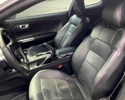 Серый Форд Мустанг, объемом двигателя 5 л и пробегом 44 тыс. км за 12500 $, фото 7 на Automoto.ua