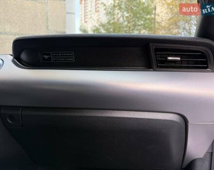 Серый Форд Мустанг, объемом двигателя 2.26 л и пробегом 85 тыс. км за 21500 $, фото 24 на Automoto.ua