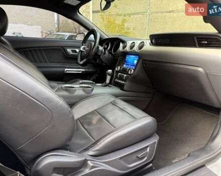 Серый Форд Мустанг, объемом двигателя 2.26 л и пробегом 85 тыс. км за 21500 $, фото 27 на Automoto.ua