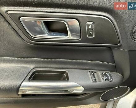 Серый Форд Мустанг, объемом двигателя 2.26 л и пробегом 85 тыс. км за 21500 $, фото 19 на Automoto.ua