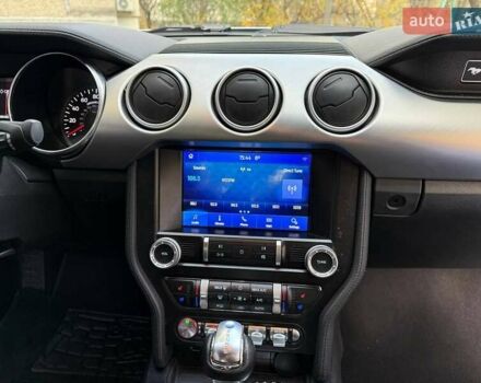 Серый Форд Мустанг, объемом двигателя 2.26 л и пробегом 85 тыс. км за 21500 $, фото 26 на Automoto.ua