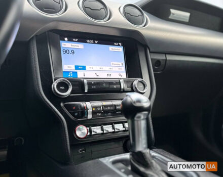 Серый Форд Мустанг, объемом двигателя 2.3 л и пробегом 91 тыс. км за 22400 $, фото 20 на Automoto.ua