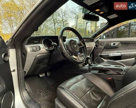 Серый Форд Мустанг, объемом двигателя 2.26 л и пробегом 85 тыс. км за 21500 $, фото 18 на Automoto.ua
