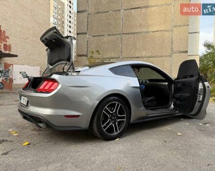 Серый Форд Мустанг, объемом двигателя 2.26 л и пробегом 85 тыс. км за 21500 $, фото 2 на Automoto.ua