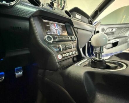 Синий Форд Мустанг, объемом двигателя 5 л и пробегом 77 тыс. км за 10000 $, фото 9 на Automoto.ua