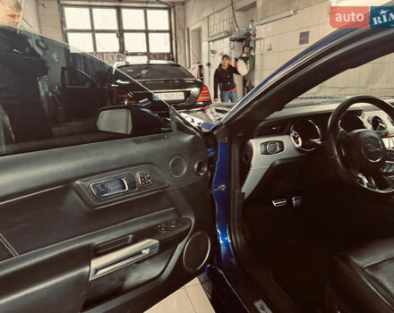 Синий Форд Мустанг, объемом двигателя 2.3 л и пробегом 128 тыс. км за 15800 $, фото 32 на Automoto.ua