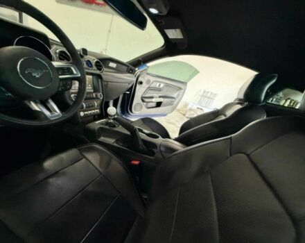 Синий Форд Мустанг, объемом двигателя 5 л и пробегом 77 тыс. км за 10000 $, фото 14 на Automoto.ua