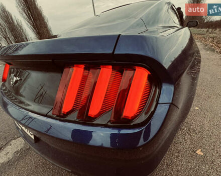 Синий Форд Мустанг, объемом двигателя 2.3 л и пробегом 128 тыс. км за 15800 $, фото 11 на Automoto.ua