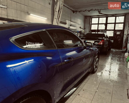 Синий Форд Мустанг, объемом двигателя 2.3 л и пробегом 128 тыс. км за 15800 $, фото 24 на Automoto.ua