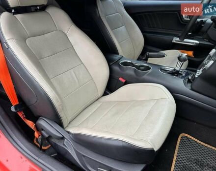 Оранжевый Форд Мустанг, объемом двигателя 2.3 л и пробегом 183 тыс. км за 18490 $, фото 12 на Automoto.ua