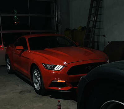 Оранжевый Форд Мустанг, объемом двигателя 2.3 л и пробегом 38 тыс. км за 24500 $, фото 5 на Automoto.ua