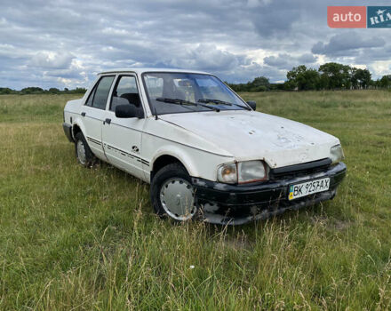 Белый Форд Орион, объемом двигателя 1.3 л и пробегом 250 тыс. км за 359 $, фото 1 на Automoto.ua