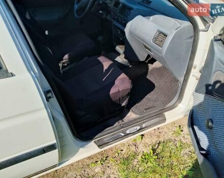 Білий Форд Оріон, об'ємом двигуна 1.39 л та пробігом 49 тис. км за 1300 $, фото 4 на Automoto.ua