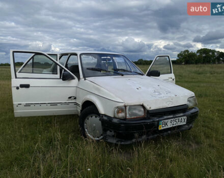 Белый Форд Орион, объемом двигателя 1.3 л и пробегом 250 тыс. км за 334 $, фото 1 на Automoto.ua