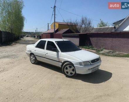 Белый Форд Орион, объемом двигателя 1.8 л и пробегом 384 тыс. км за 900 $, фото 1 на Automoto.ua